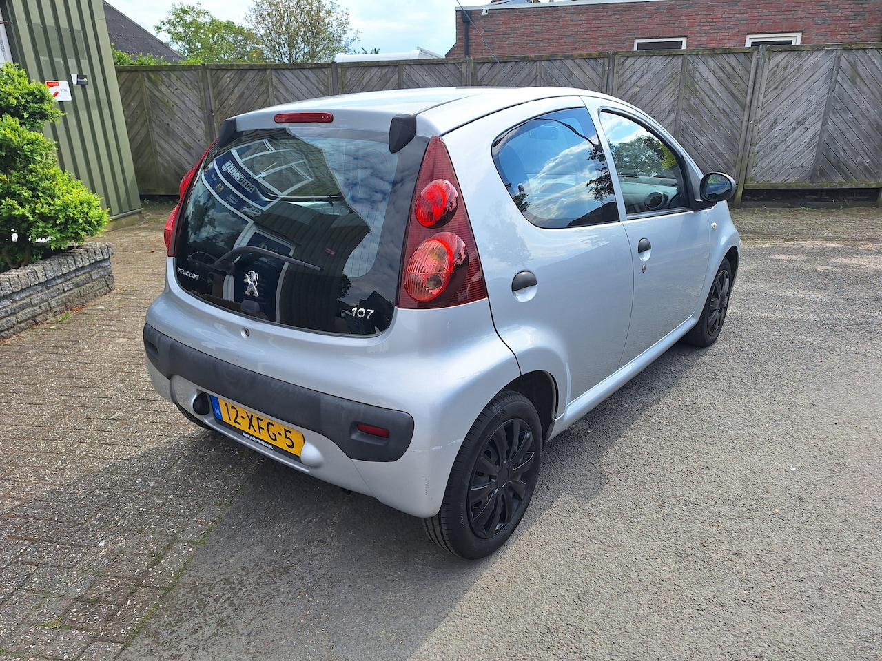 Peugeot 107 - 1.0 Access Accent met airco , zuinige auto