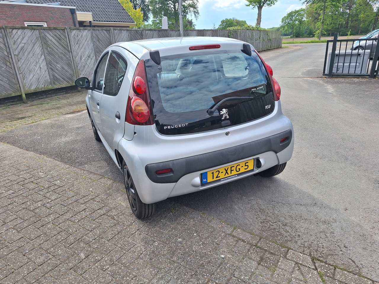 Peugeot 107 - 1.0 Access Accent met airco , zuinige auto