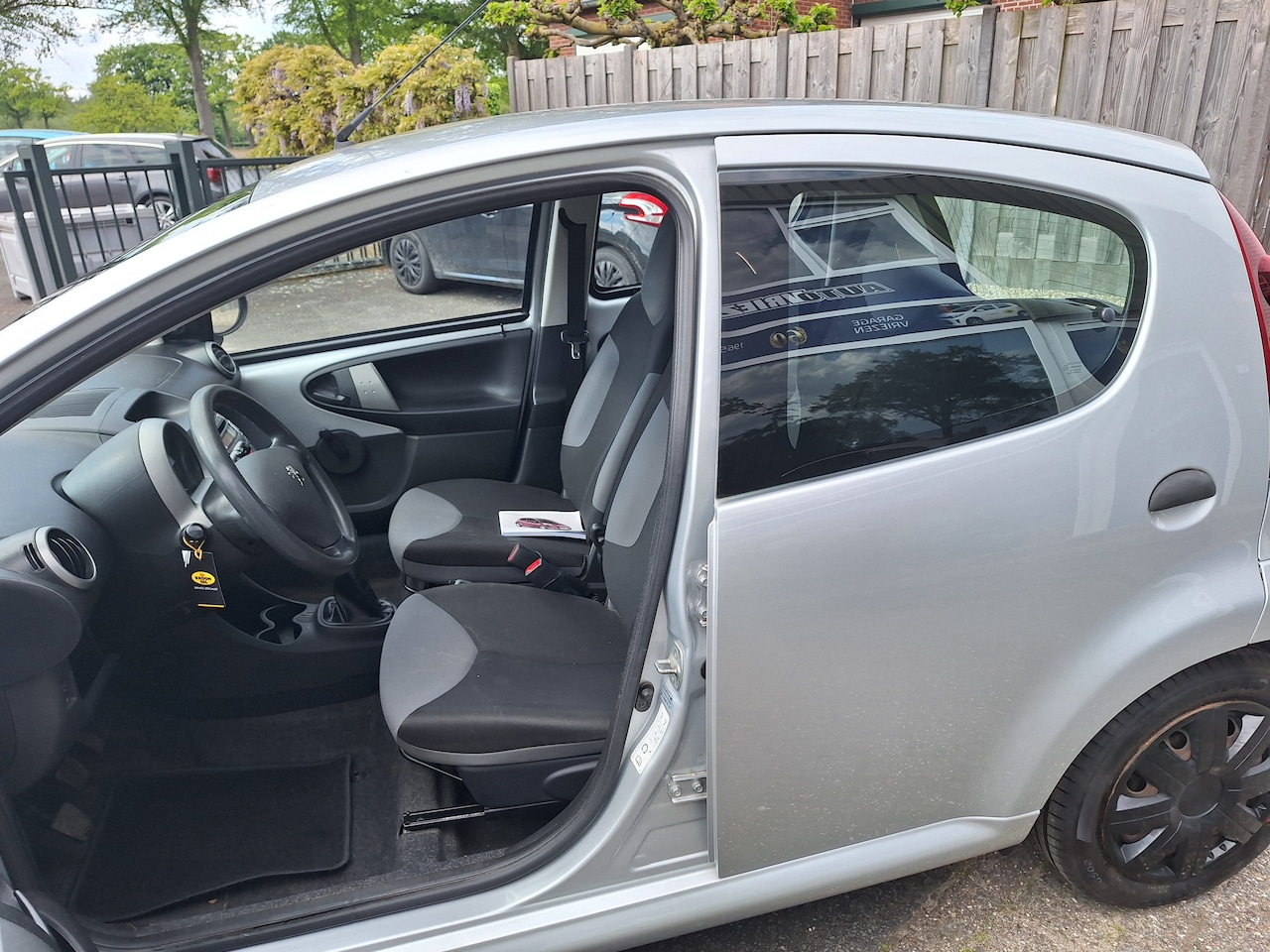 Peugeot 107 - 1.0 Access Accent met airco , zuinige auto