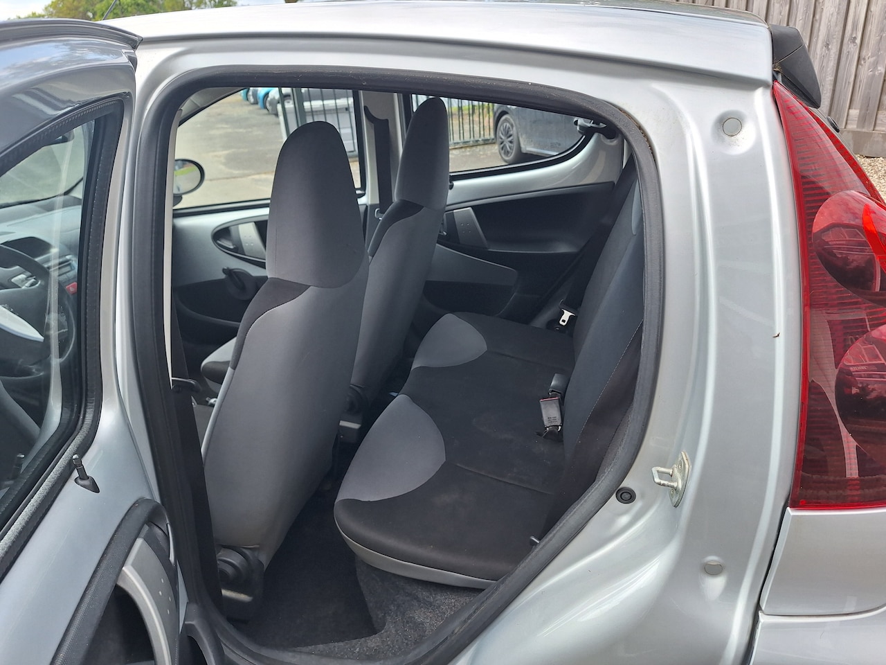 Peugeot 107 - 1.0 Access Accent met airco , zuinige auto