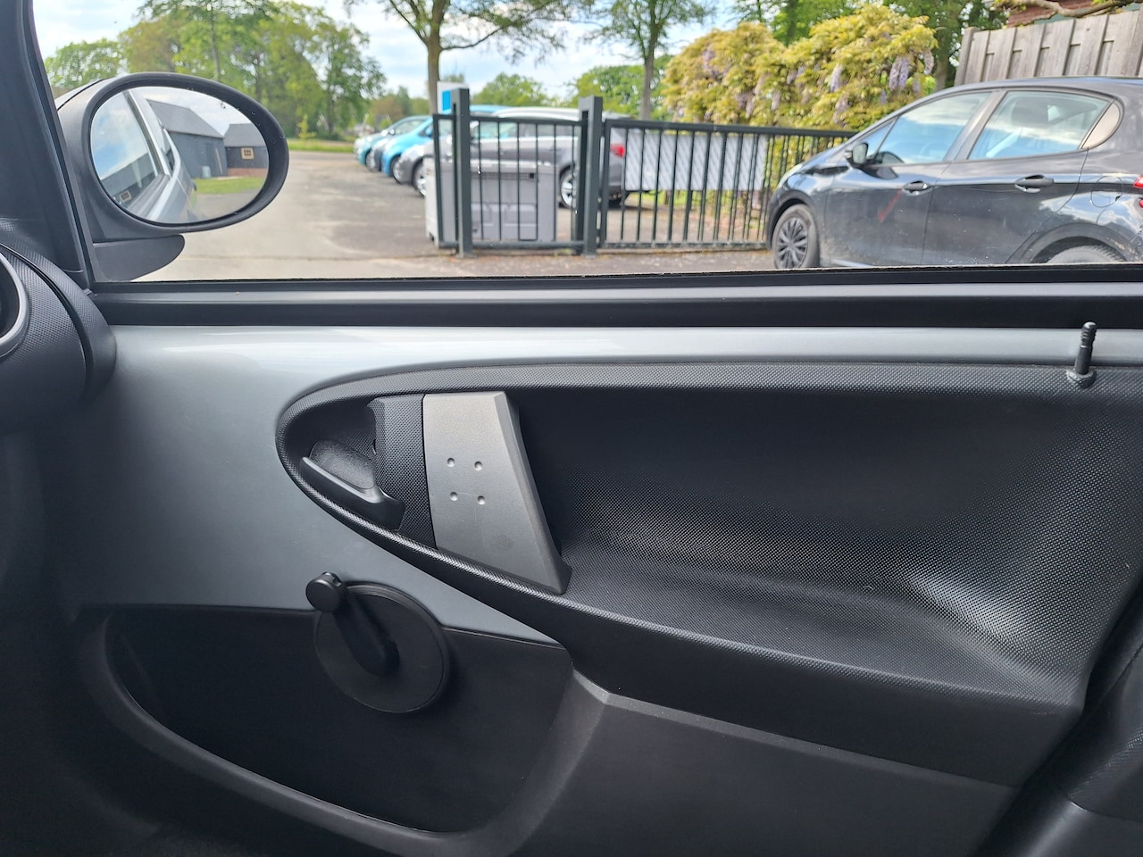 Peugeot 107 - 1.0 Access Accent met airco , zuinige auto
