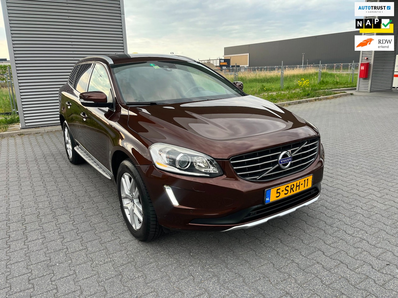 Volvo XC60 - 2.0 T5 FWD Inscription| 6mnd Garantie | PANO| AUT.| LEDER| VOLLEDIG ONDERHOUDEN - AutoWereld.nl