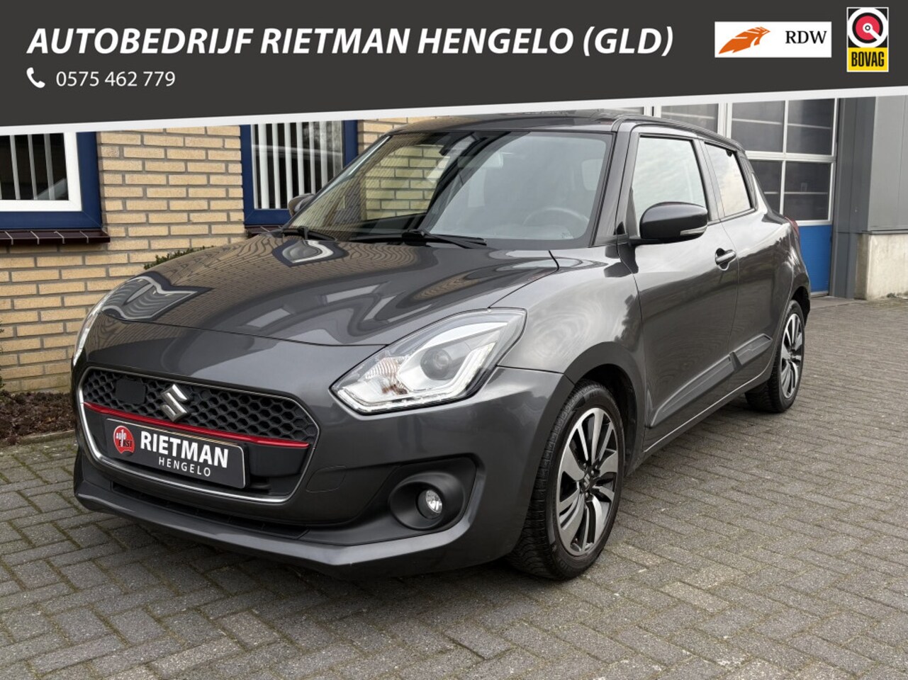 Suzuki Swift - 82KW 1.0 Stijl Smart Hybr CARPLAY-CAMERA-TREKHAAK -NAVI-NAP - AutoWereld.nl