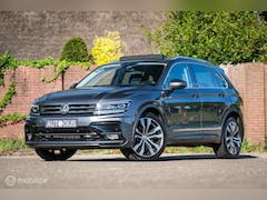Volkswagen Tiguan - 2.0 TSI 4Motion Highline | Panorama | Trekhaak | Virtual cockpit | Camera | Massage | HUD
