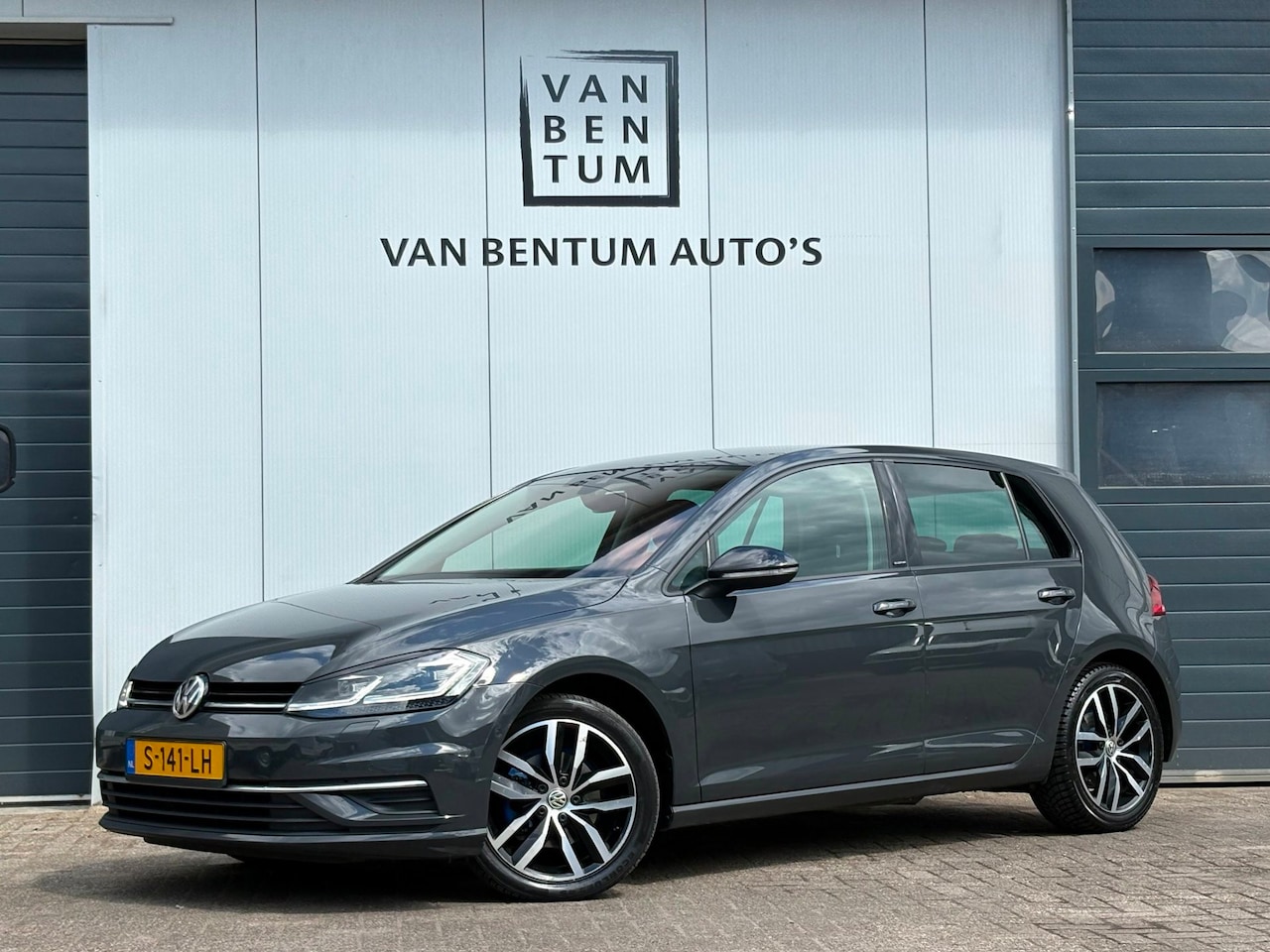 Volkswagen Golf - 1.5TSI 150pk Autom. Highline Carplay Camera Adapt.Cruise - AutoWereld.nl