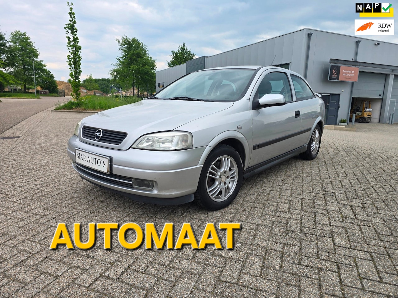 Opel Astra - 1.8-16V Club Airco AUTOMAAT - AutoWereld.nl