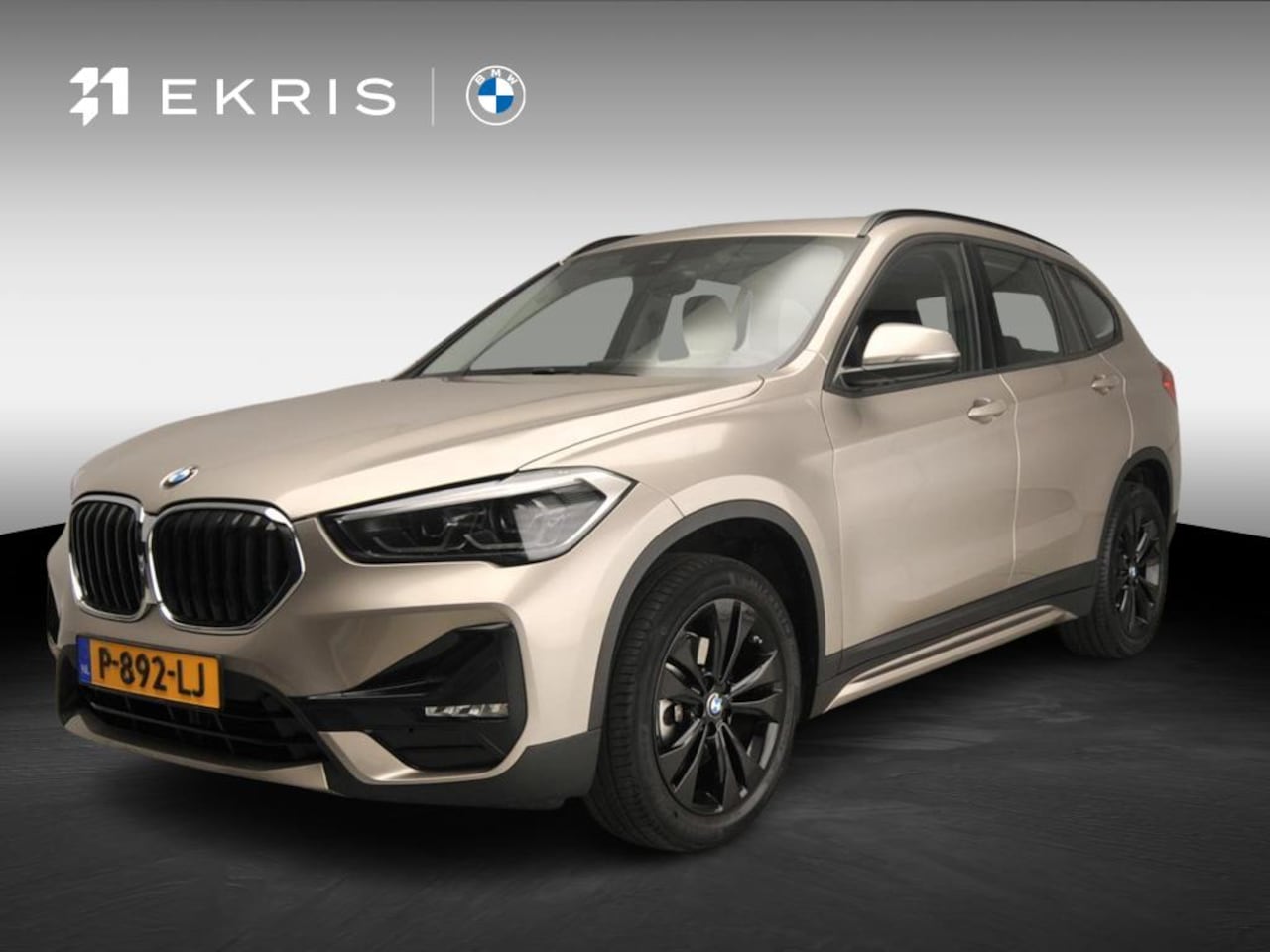 BMW X1 - sDrive18i | Handbak !! | LED | Leder | HUD | Sportstoelen | Clima | PDC | DAB | Hifi speak - AutoWereld.nl