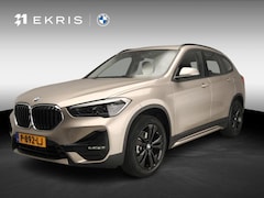 BMW X1 - sDrive18i | Handbak | LED | Leder | HUD | Sportstoelen | Clima | PDC | DAB | Hifi speakers