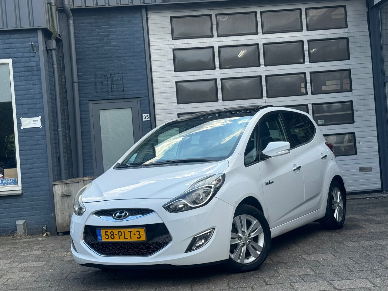 Hyundai ix20 - 1.4i i-Catcher | Clima | Camera | Navi | Pano - AutoWereld.nl