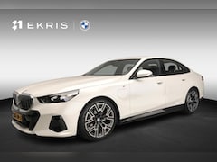 BMW 5-serie - Sedan 530e | M-Sportpakket | LED | Navigatie | Sportstoelen | Stoelverwarming | DAB | Harm