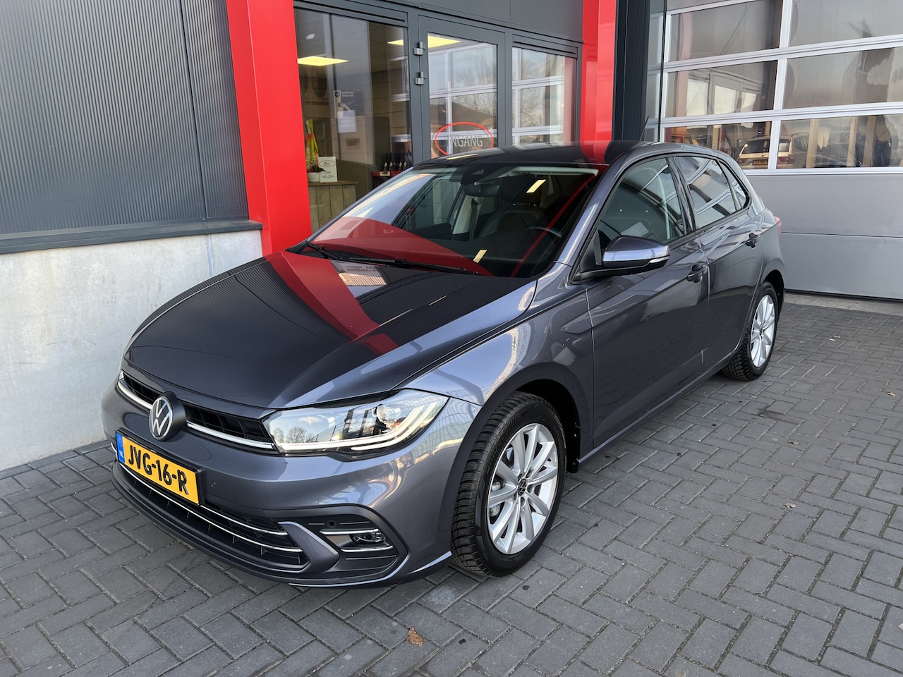 Volkswagen Polo - 1.0 TSI Life Automaat | IQ Light | Stoelverwarming | ACC | Apple Carplay | Alcantara - AutoWereld.nl