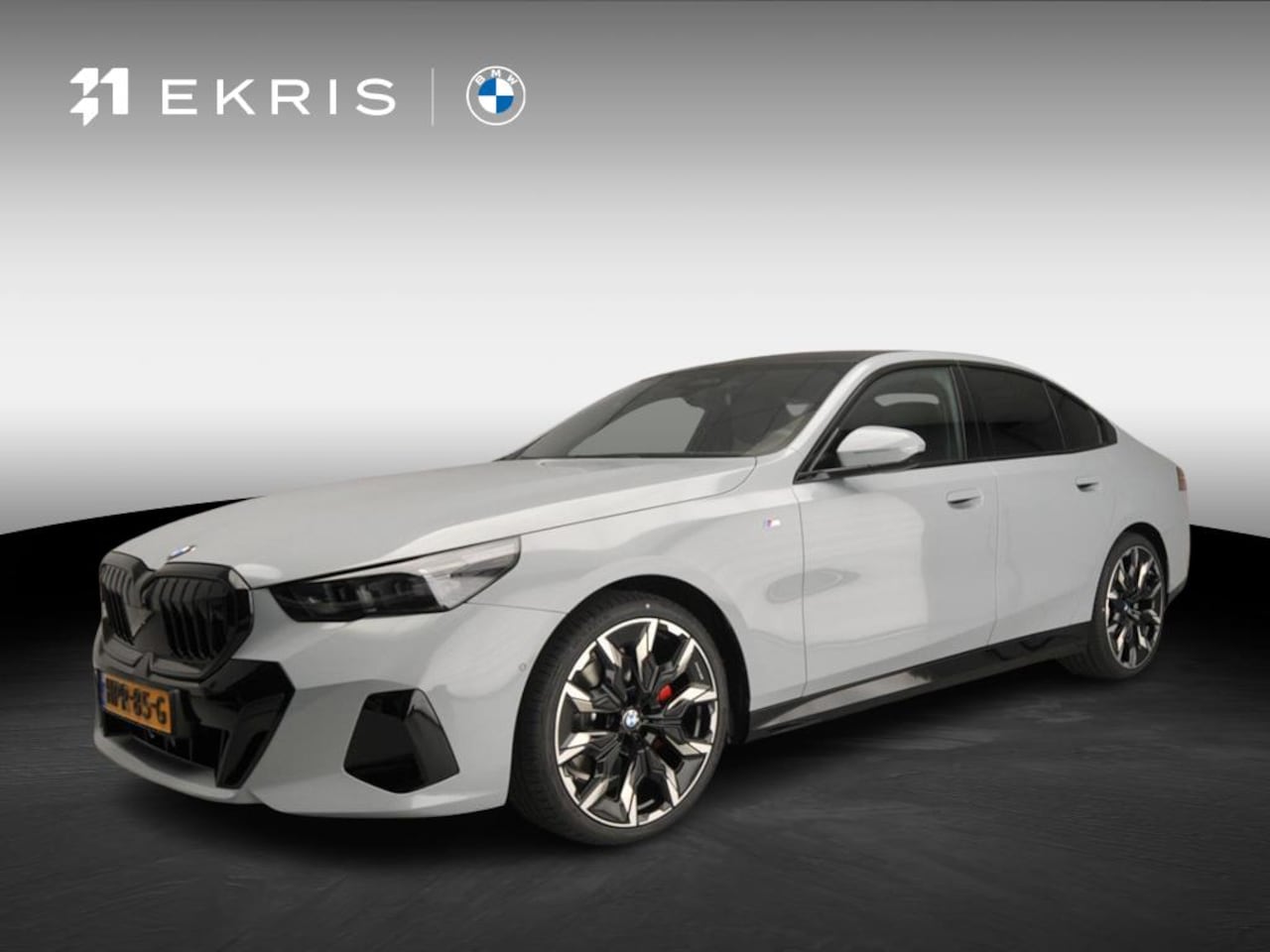 BMW 5-serie - Sedan 520d | M-Sportpakket | LED | Leder | HUD | Trekhaak | Schuifdak | Active cruise | DA - AutoWereld.nl