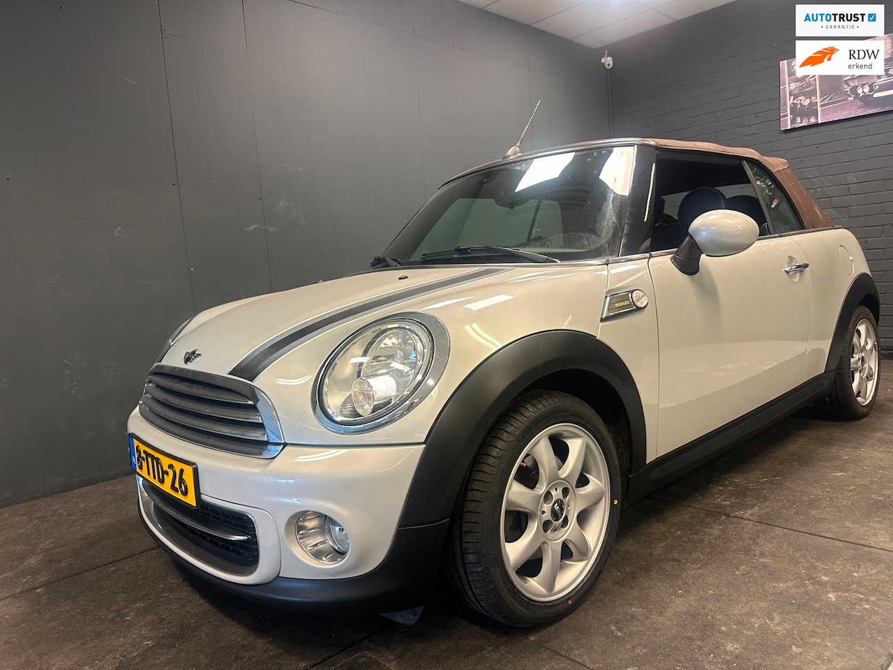 MINI Cabrio - Mini 1.6 Cooper Chili Leer Elec.dak APK 5-2027 Rijklaar - AutoWereld.nl