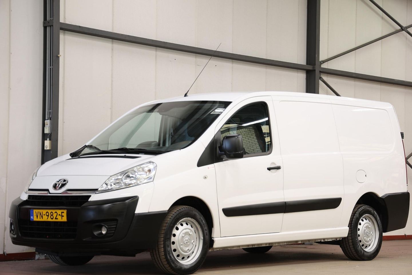 Toyota ProAce - 2.0D L2H1 LANG AIRCO TREKHAAK - AutoWereld.nl
