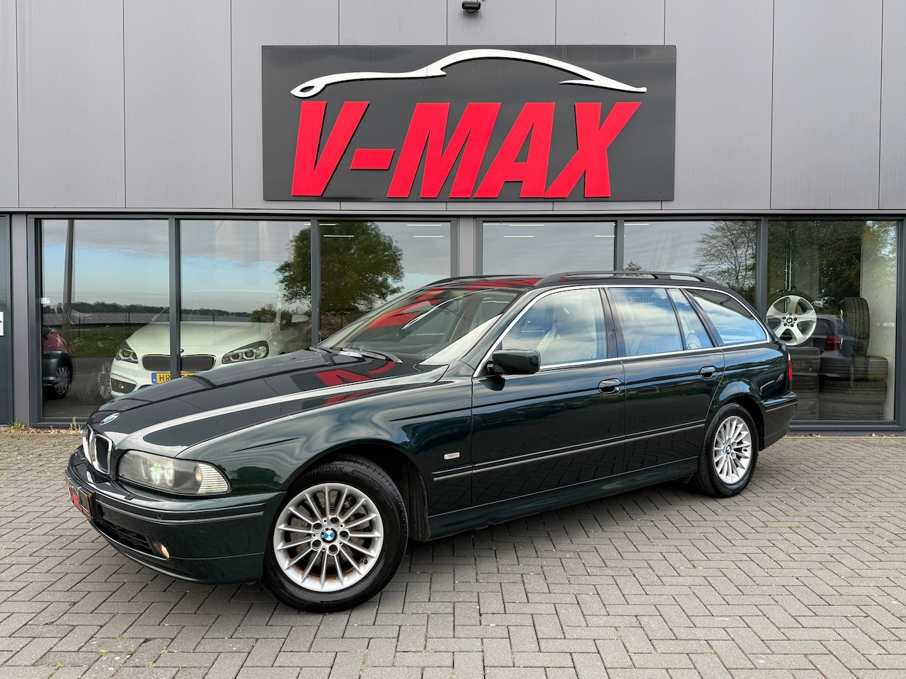 BMW 5-serie Touring - 530i AUT Lifestyle Edit Xenon Leer Navi Trekhaak - AutoWereld.nl