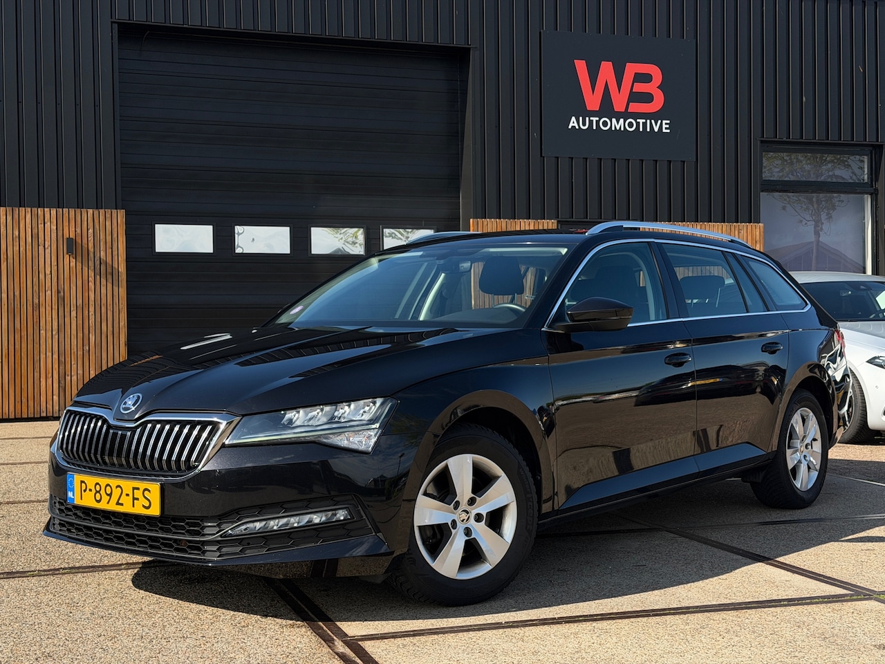 Skoda Superb Combi - 1.5 TSI ACT Business Edition Cruise Clima Trekhaak Digital Dash 20'' Wielen - AutoWereld.nl