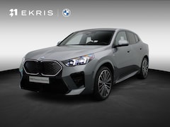BMW iX2 - eDrive20 M Sportpakket pro | Innovation Pack | Panoramadak | Elektrisch verstelbare stoele