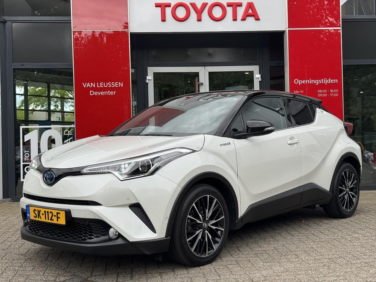 Toyota C-HR - 1.8 Hybrid First Edition BI-TONE NAVIGATIE PARKERCAMERA - AutoWereld.nl