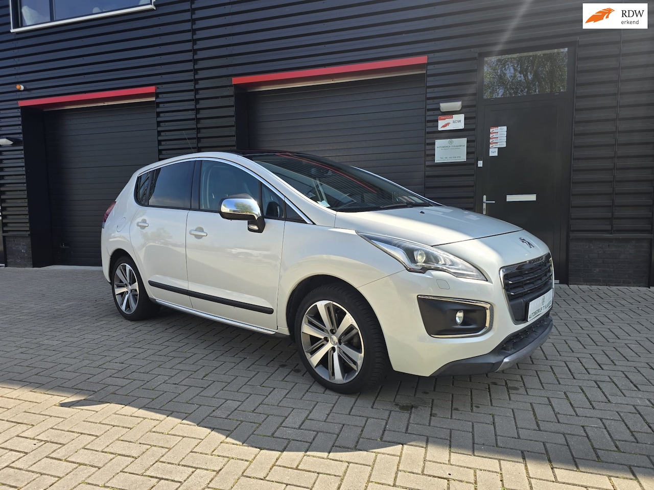 Peugeot 3008 - 2.0 HDi Blue Lease Executive | XENON-LED | CAMERA | NAVI | PANO | ELEC. PAKKET - AutoWereld.nl