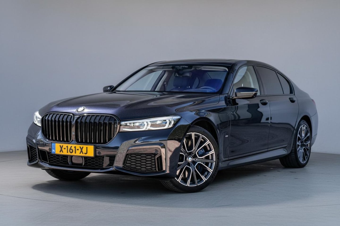 BMW 7-serie - 745e High Executive M-sport |Pano|Laser|Luchtvering|H&K|Achterwiel-besturing|Massage|Carbo - AutoWereld.nl