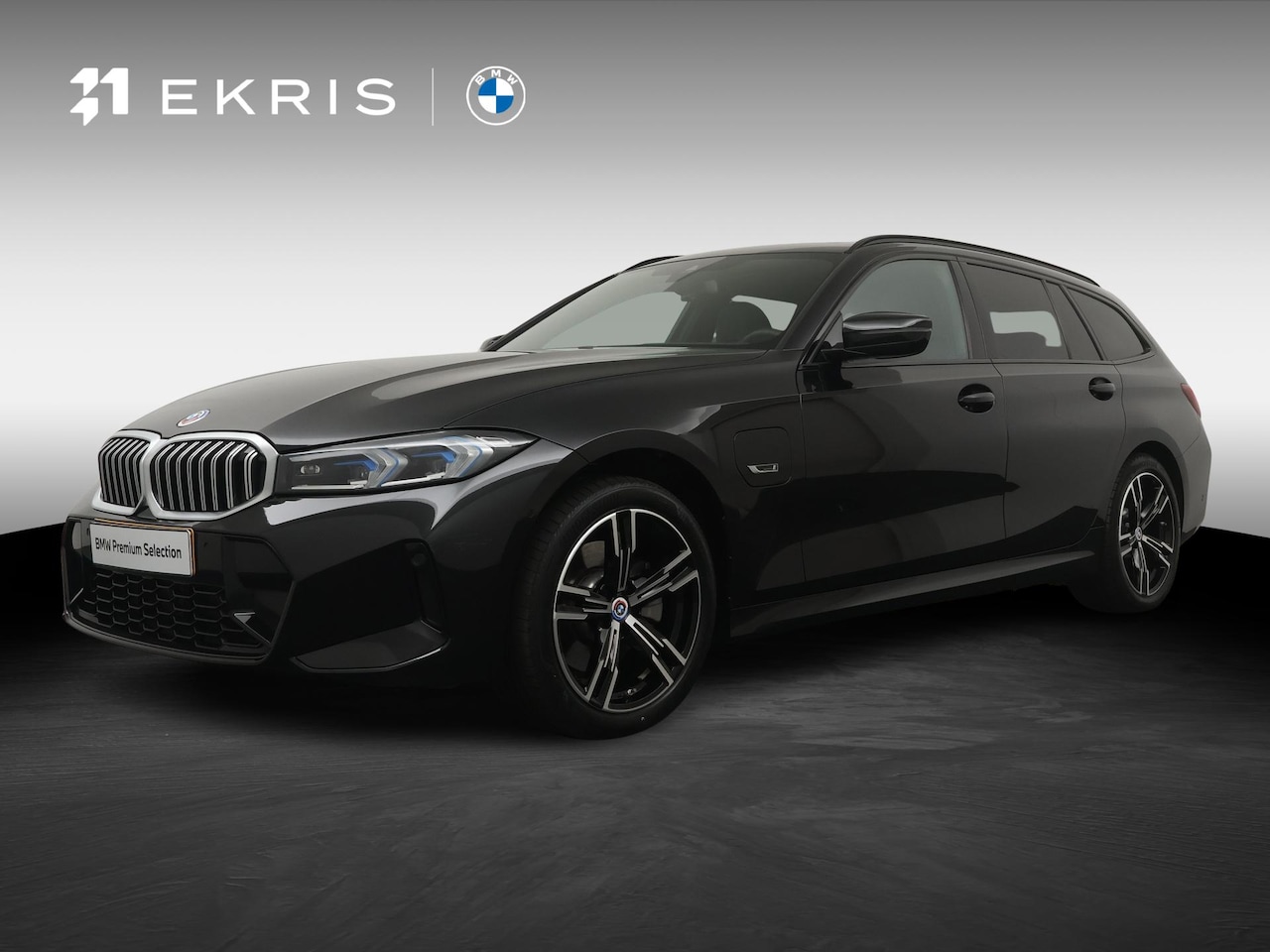 BMW 3-serie Touring - 330e xDrive M sportpakket | Head up | Elektrische Stoelen | Panorama dak | Trekhaak - AutoWereld.nl