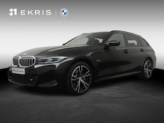 BMW 3-serie Touring - 330e xDrive M sportpakket | Head up | Elektrische Stoelen | Panorama dak | Trekhaak