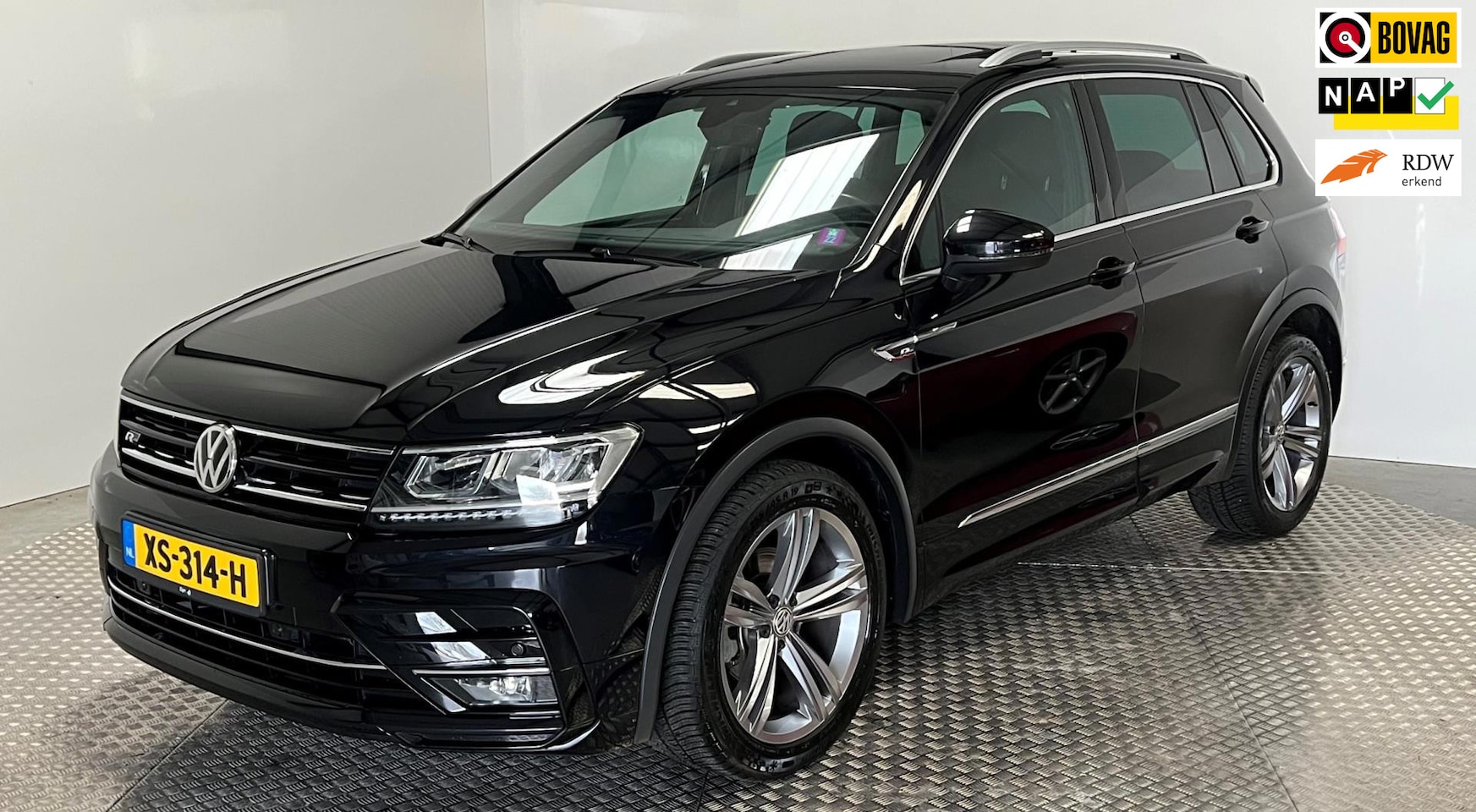 Volkswagen Tiguan - 1.5 TSI R-Line Business Nederlndse auto navigatie panoramadak parkeersensoren virtuele coc - AutoWereld.nl