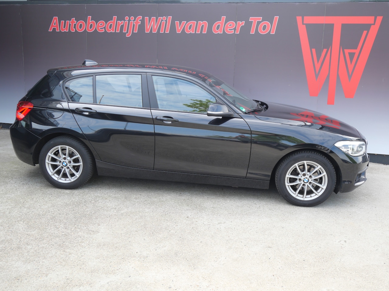 BMW 1-serie - 116i EXECUTIVE | CRUISE | FULL-LED | NAVIGATIE | CLIMA | PDC V+A | ALL-SEASON!! - AutoWereld.nl