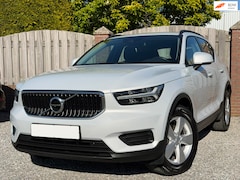 Volvo XC40 - 1.5 T2 Momentum P SENSOREN LICHTMETALEN VELGEN CLIMA CARPLAY