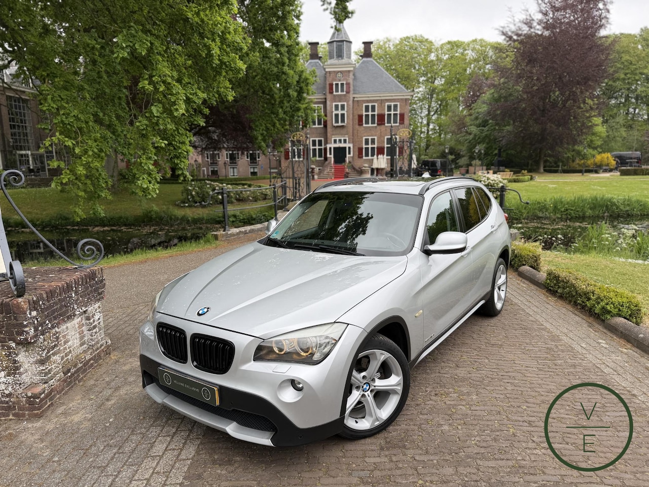 BMW X1 - sDrive18i Executive | Pano | Trekhaak | PDC | Leder | - AutoWereld.nl
