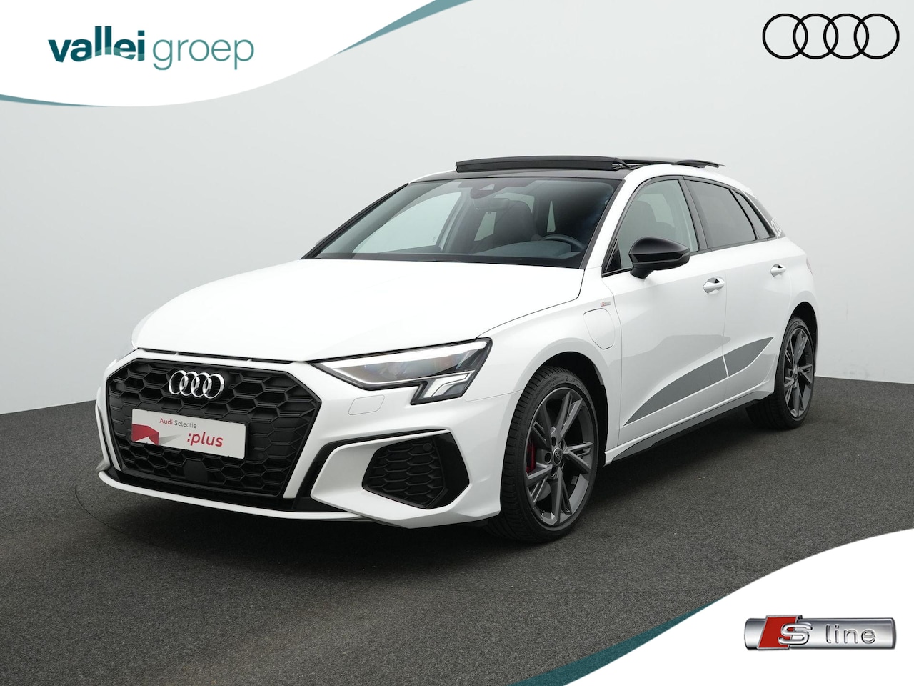 Audi A3 Sportback - 45 TFSI e 245 pk S-tronic Advanced edition / S-Line | Panoramadak | Achteruitrijcamera | S - AutoWereld.nl