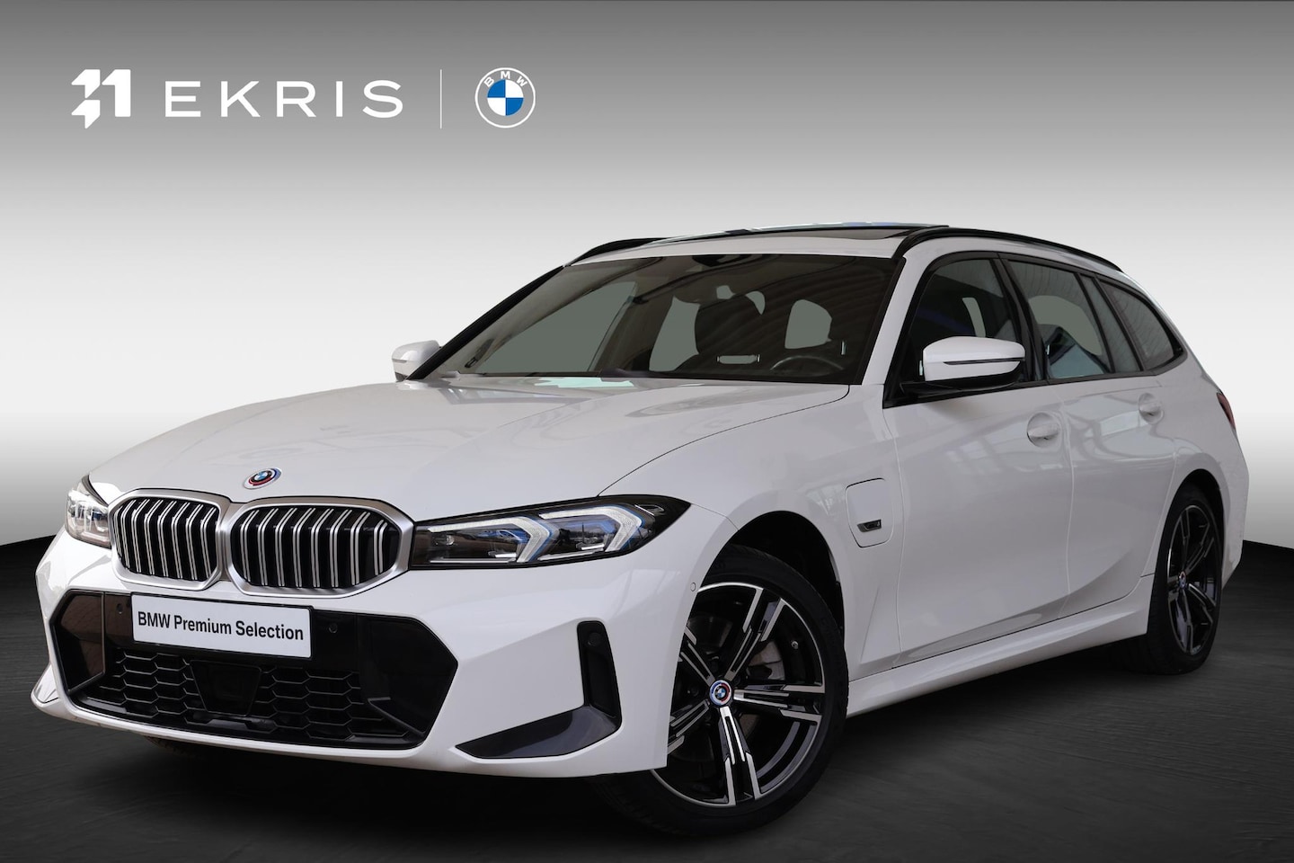 BMW 3-serie Touring - 330e xDrive | M Sportpakket | Panorama Dak | Elektr. Trekhaak - AutoWereld.nl