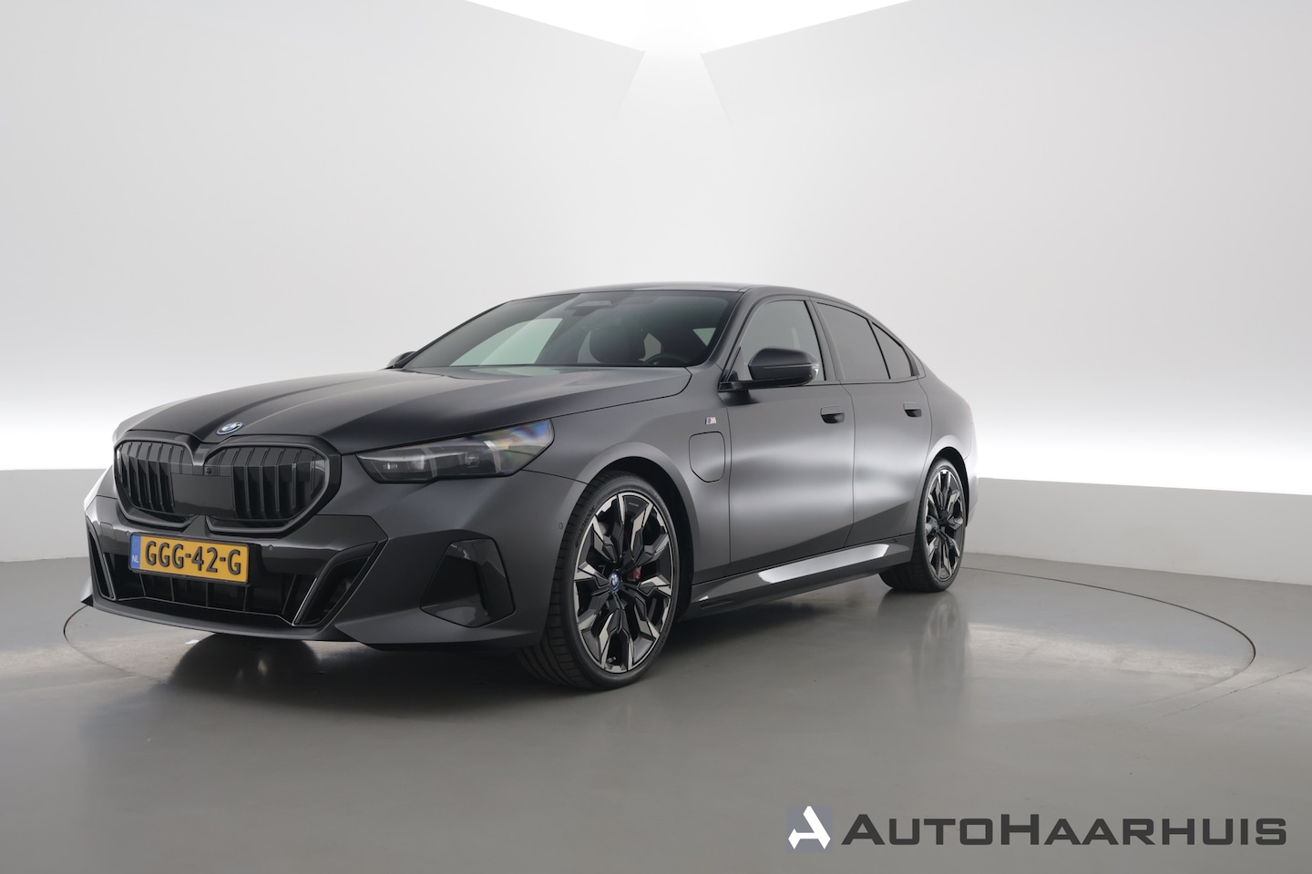 BMW 5-serie - 550e xDrive M-Sport Pro | Rijklaar! | SOH 93.7% | 6-Cilinder | Pano | Elek. Trekhaak | Bow - AutoWereld.nl