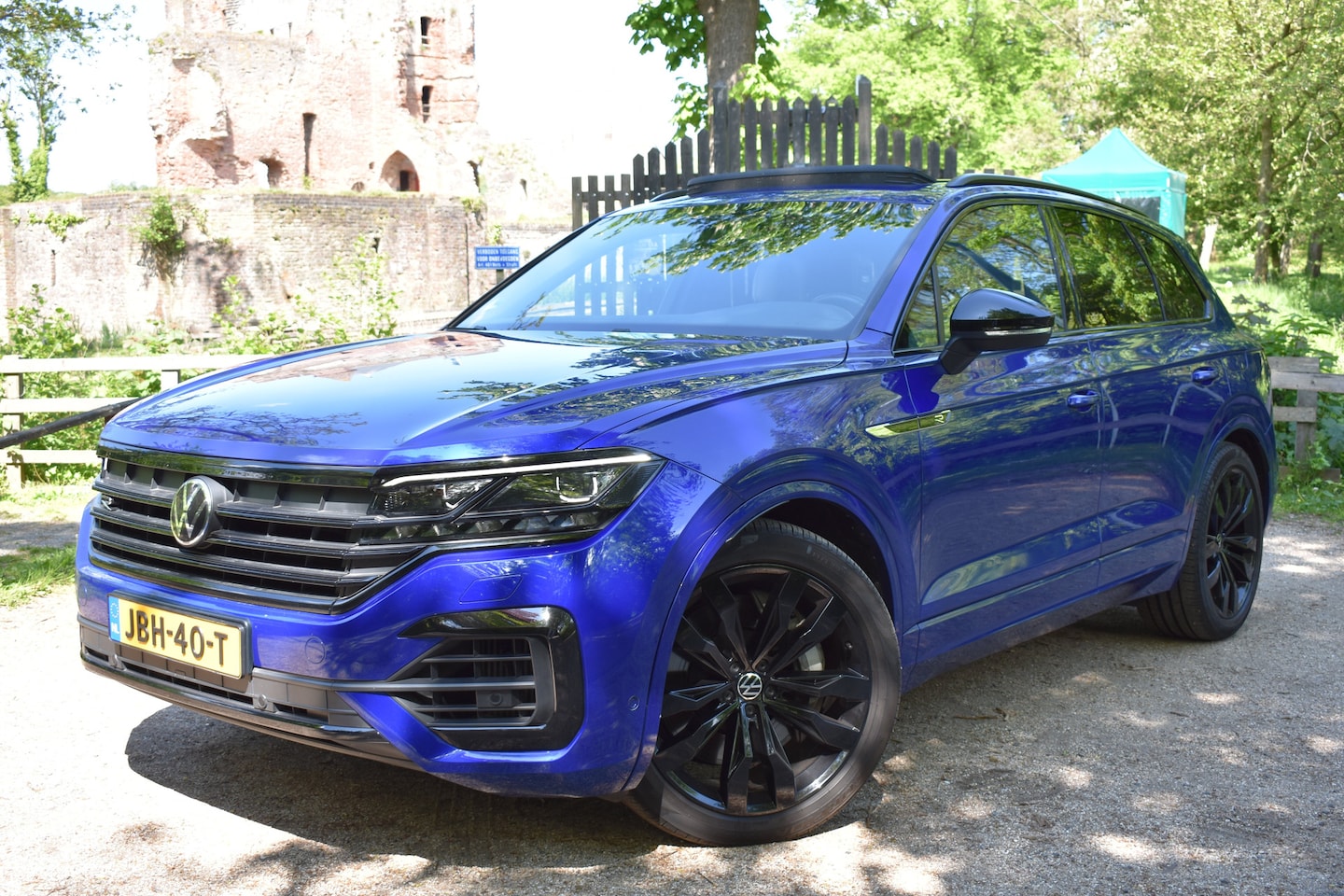 Volkswagen Touareg - 3.0 TSI eHybrid 462PK 4MOTION R | TREKHAAK | PANORAMADAK | STOELVERW. | 360 CAMERA | NAVIG - AutoWereld.nl