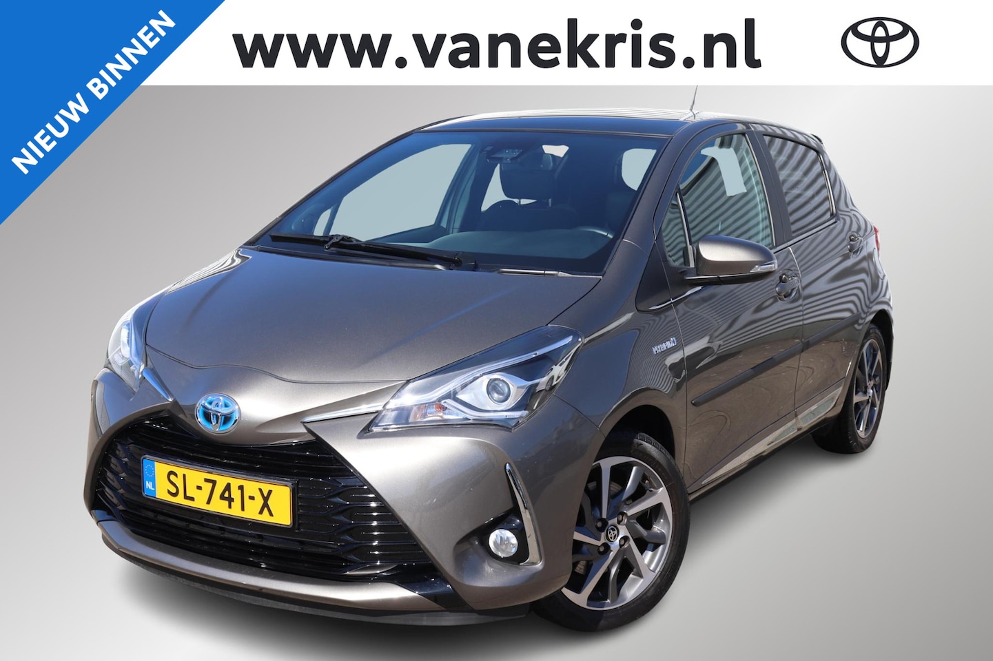Toyota Yaris - 1.5 Hybrid Premium 1.5 Hybrid Premium, Pano, Halfleder, Parkeerhulpcamera, Dealer onderhouden! - AutoWereld.nl