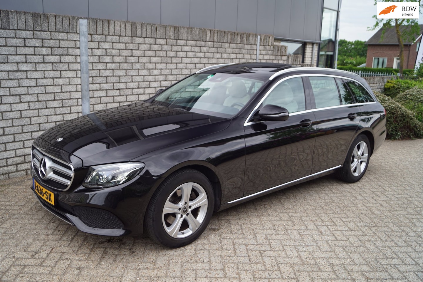 Mercedes-Benz E-klasse Estate - 200 Premium Autom Schuifdak Navi Camera Clima Cruise LED Kopl Sfeerverlichting 2x PDC LMV - AutoWereld.nl