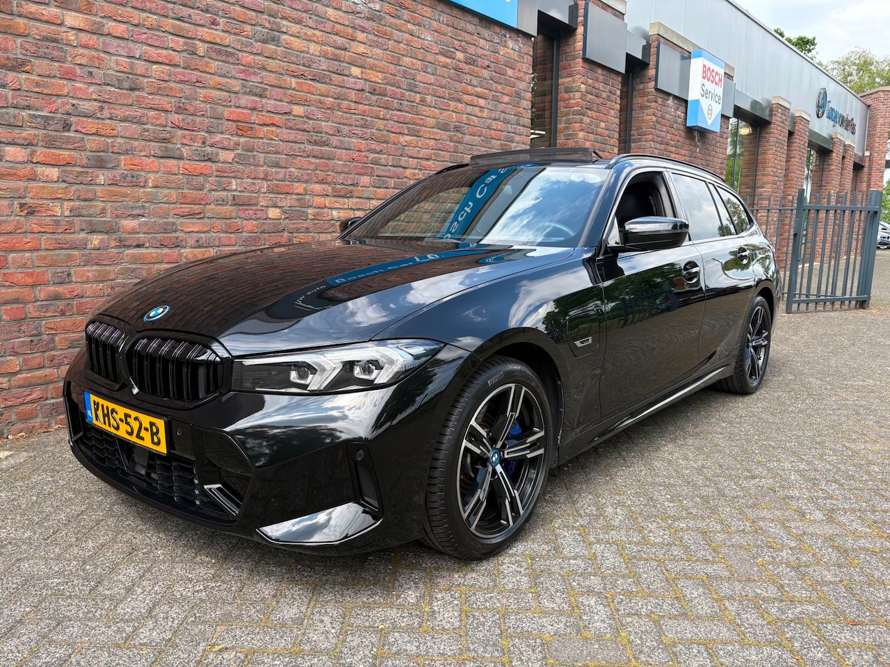 BMW 3-serie Touring - 330e M-sport|Panoramadak|LCI|M-stoelen|Harman Cardon - AutoWereld.nl