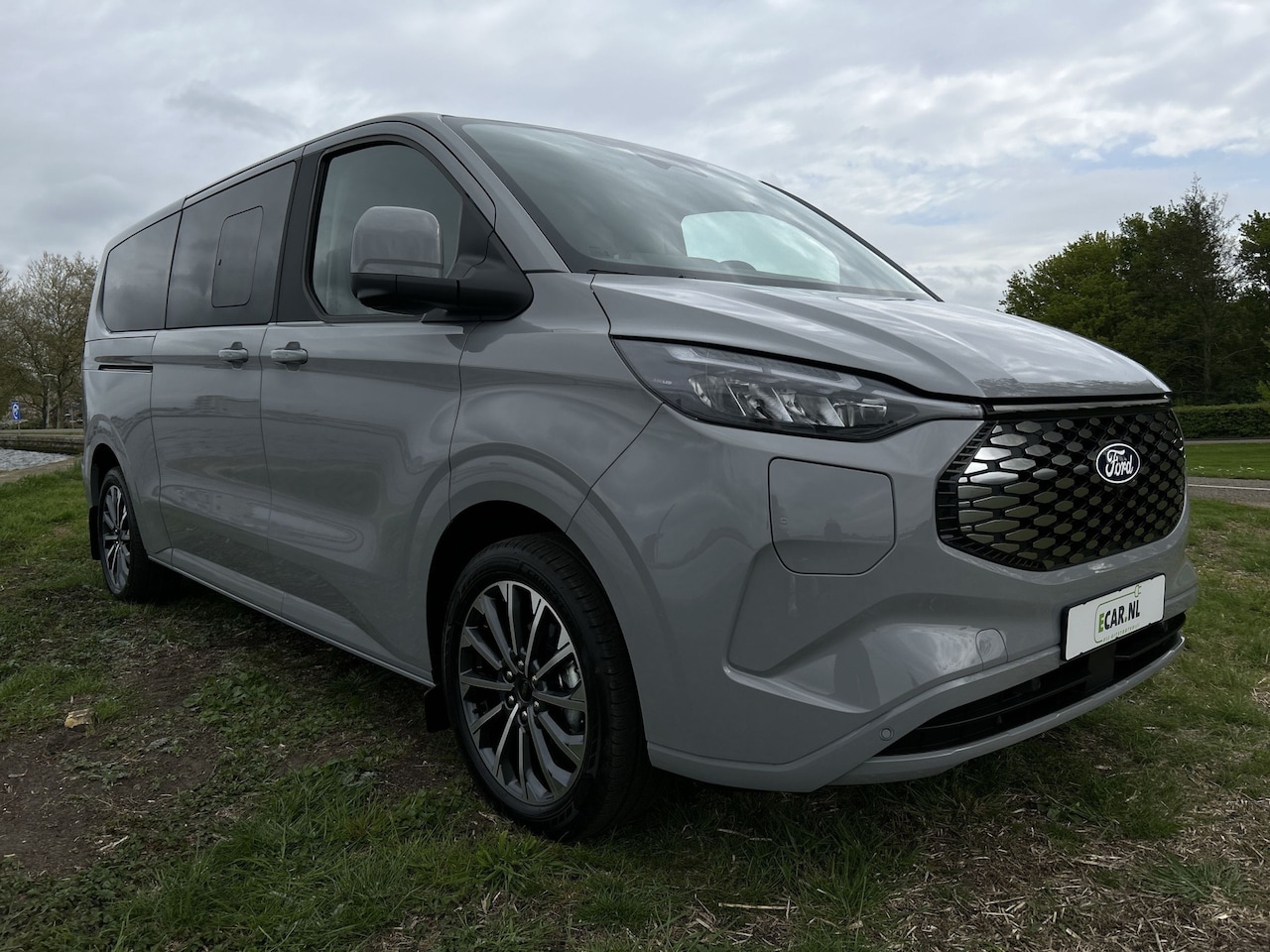 Ford E-Tourneo Custom - 340 L2H1 Titanium X 65 kWh 218pk Leer | 8-zits | B&O | 2x electr. schuifdeur | ACC | Navig - AutoWereld.nl