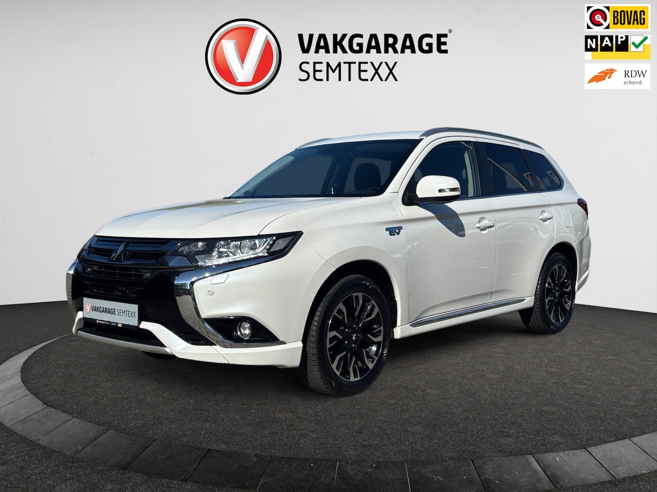 Mitsubishi Outlander - 2.0 PHEV Executive Edition | Automaat | Clima | Navi | Camera | Leder | Origineel Nederlan - AutoWereld.nl