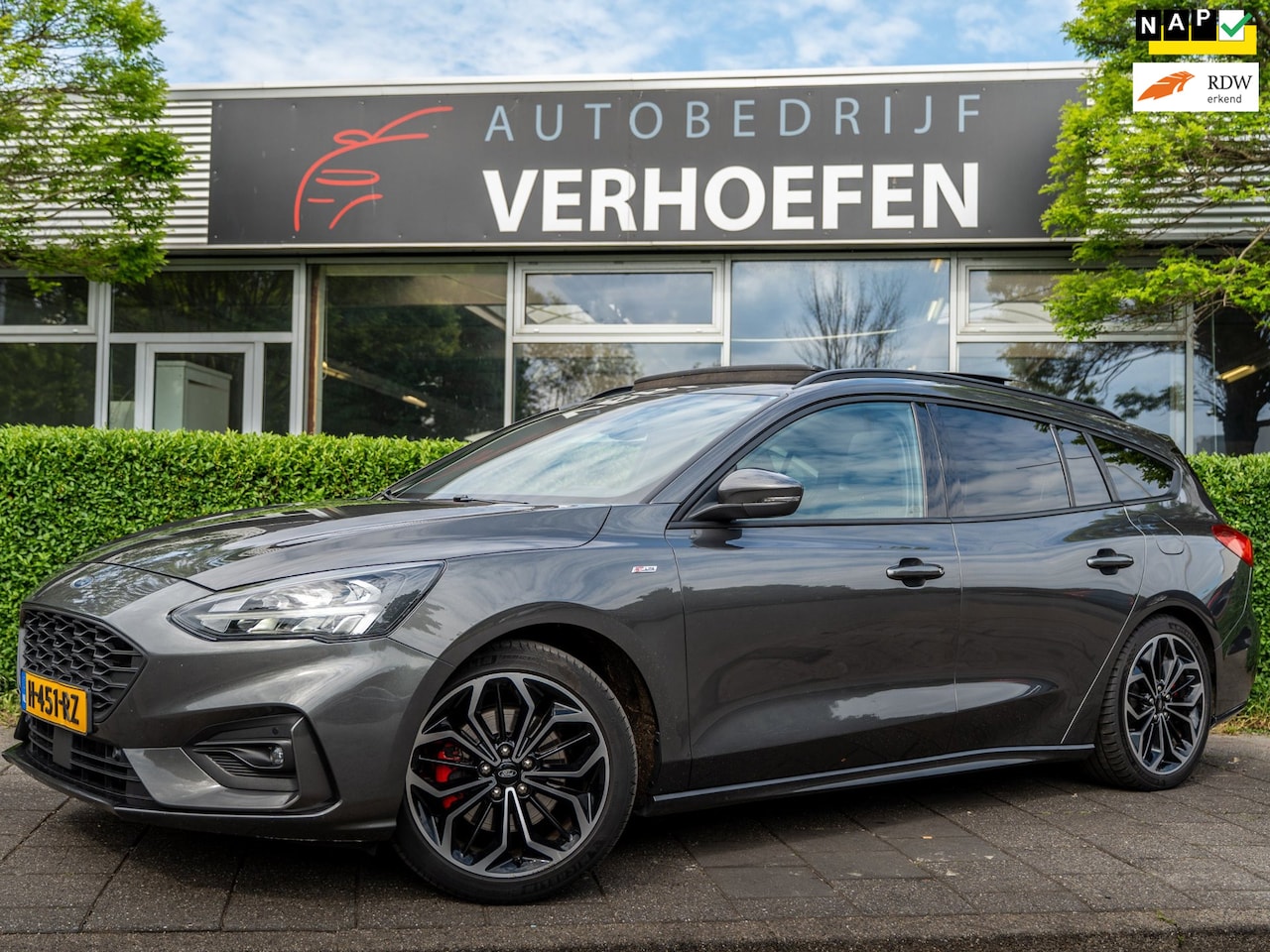 Ford Focus Wagon - 1.0 EcoBoost ST Line Business | PANORAMADAK |STOEL / STUUR VERW | APPLE CARPLAY - TREKHAAK - AutoWereld.nl