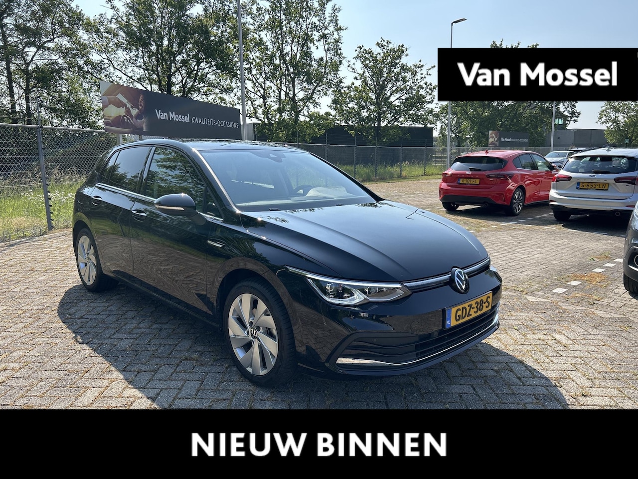Volkswagen Golf - 1.5 eTSI Style | 150PK Automaat | Privacy Glass | Camera | Sfeerverlichting | Ergo Stoelen - AutoWereld.nl