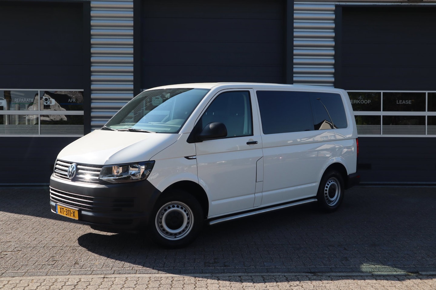 Volkswagen Transporter Kombi - 2.0 TDI L1H1 2.0 TDI L1H1 - AutoWereld.nl