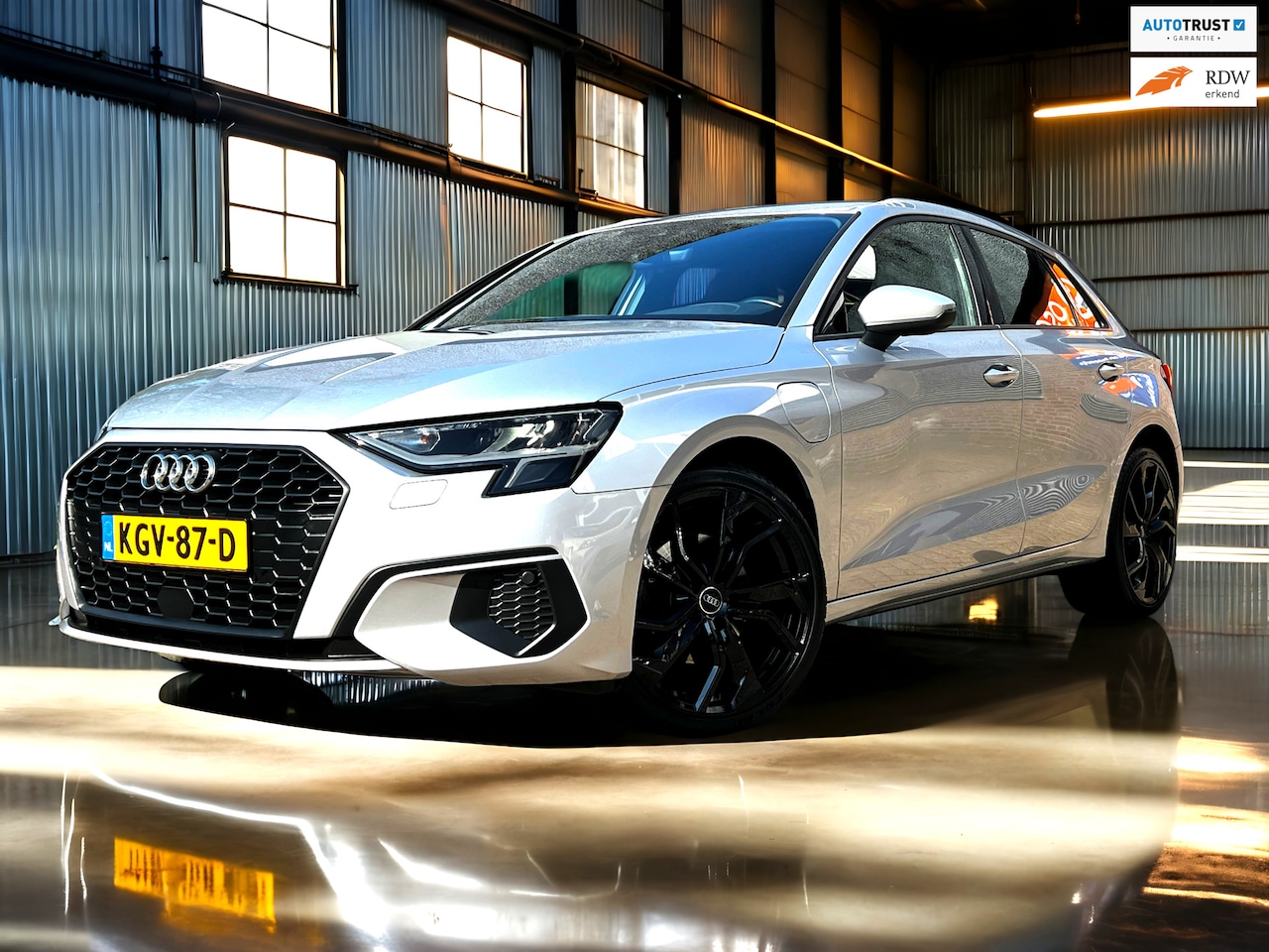 Audi A3 Sportback - 40 TFSI e Edition Carplay_ACC_LED_Niew Velgen en banden - AutoWereld.nl