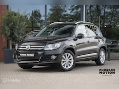 Volkswagen Tiguan - 1.4 TSI Sport&Style | Vol lederen interieur | Trekhaak | schermen in. hoofdsteunen | lage
