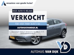Volvo V40 - 2.0 T3 Momentum | NL Auto/1e Eig./Voll.Historie/Navi/Clima/Cruise/PDC/Xenon/Bluetooth/16"