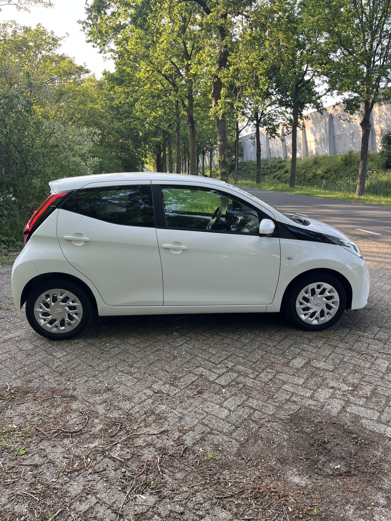 Toyota Aygo - 1.0 VVT-i x-play 1.0 VVT-i x-play AIRCO CARPLAY CAMERA LED 5-DRS - AutoWereld.nl