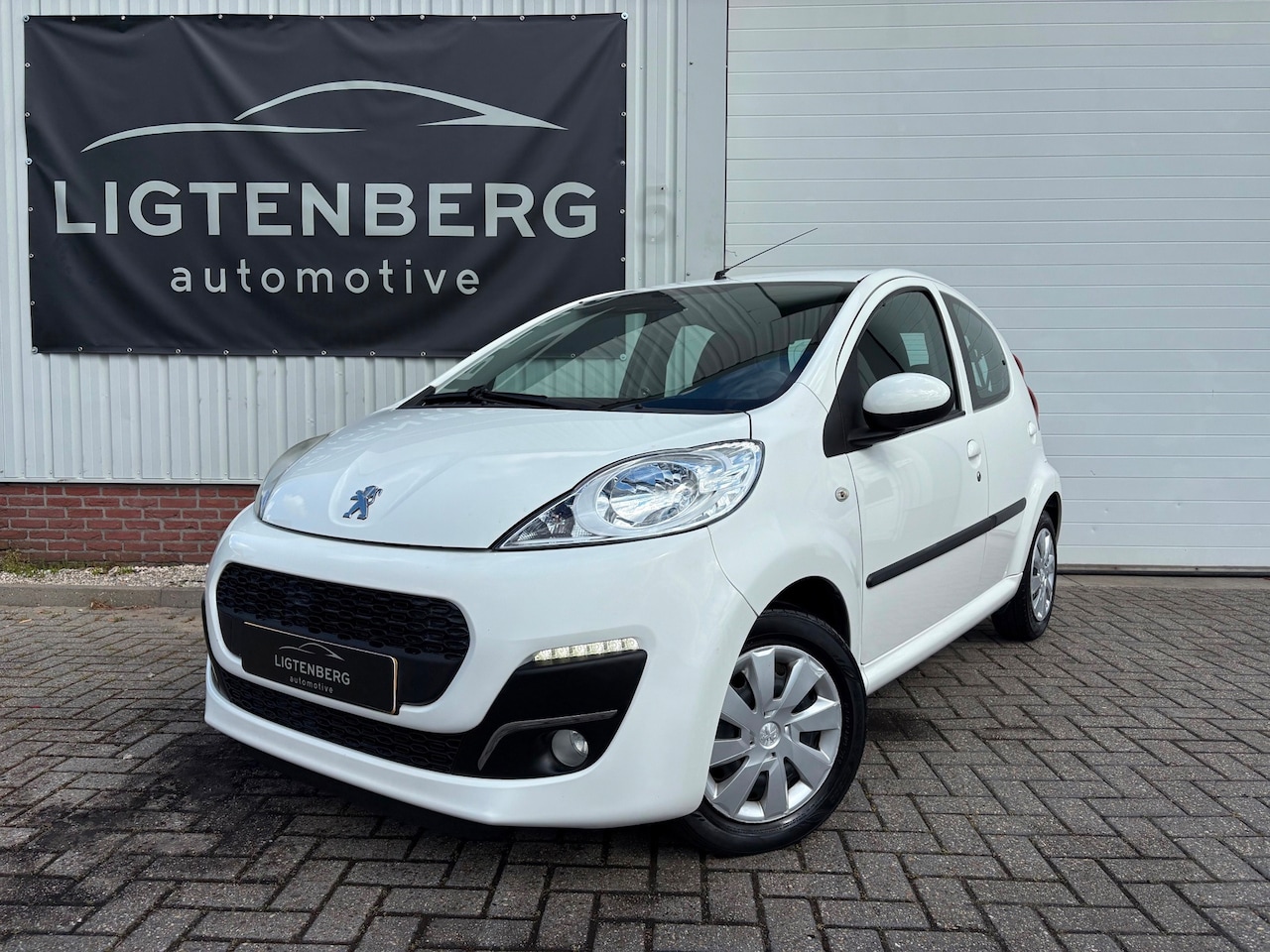Peugeot 107 - 1.0 Active AIRCO/PARKEERSENSOREN/LED/PREMIUMPACK - AutoWereld.nl