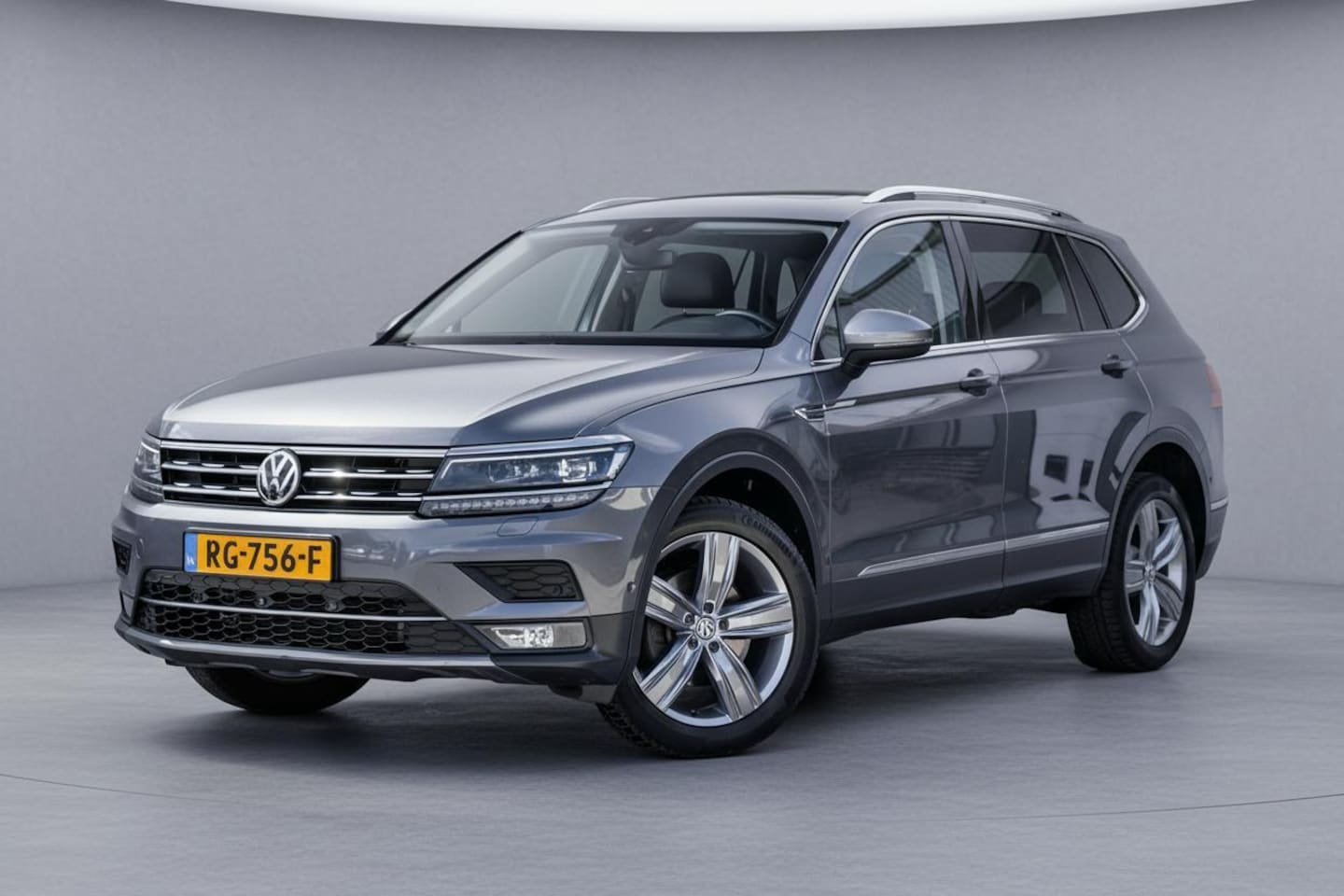 Volkswagen Tiguan Allspace - 1.4 TSI Highline 7pers. Org.NL|Pano-dak|360°|Leder|Memory|Trekhaak|HuD|ACC|1e-eig.|Dealero - AutoWereld.nl