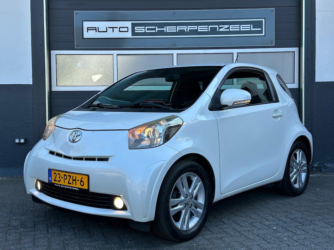 Toyota iQ - 1.0 VVTi Aspiration | AIRCO | KEYLESS I 99 DKM !! NL auto | - AutoWereld.nl
