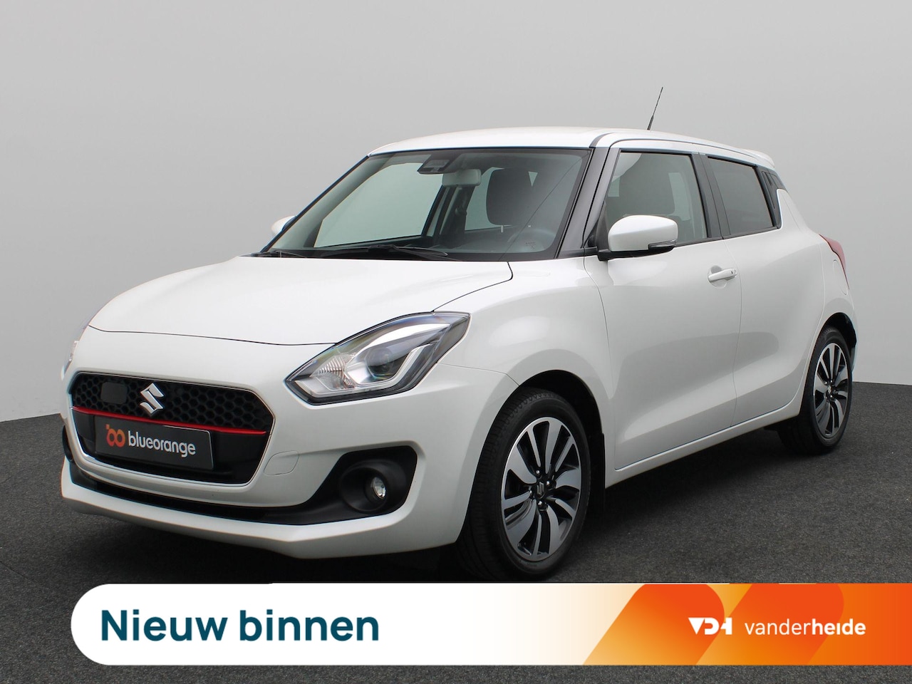 Suzuki Swift - 1.0 Stijl Smart Hybrid 112PK Trekhaak, Achteruitrijcamera, Keyless, Adaptieve Cruise Contr - AutoWereld.nl